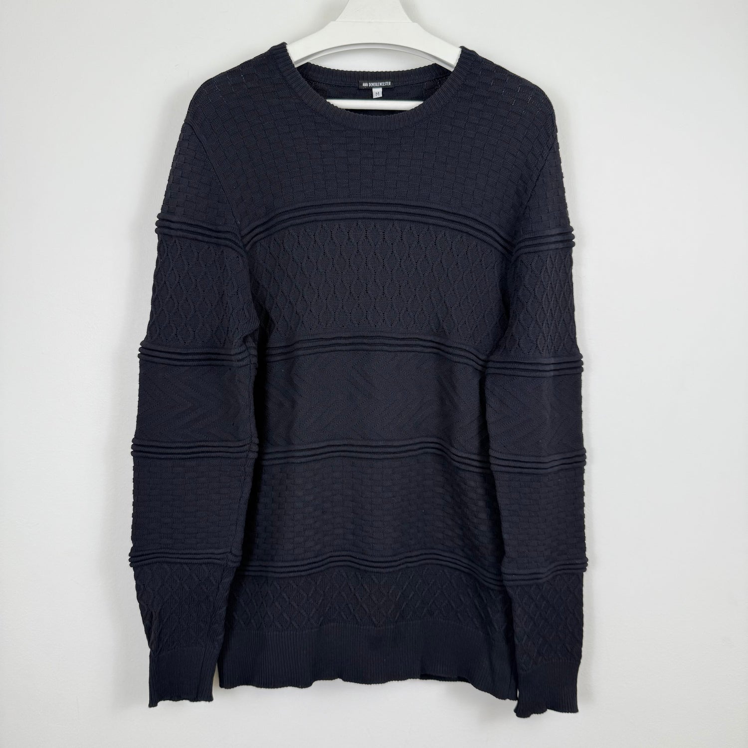 KNITWEAR